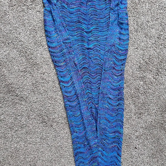 Knitted Mermaid Tail Blanket Blue/Purple Cozy - Picture 4 of 4